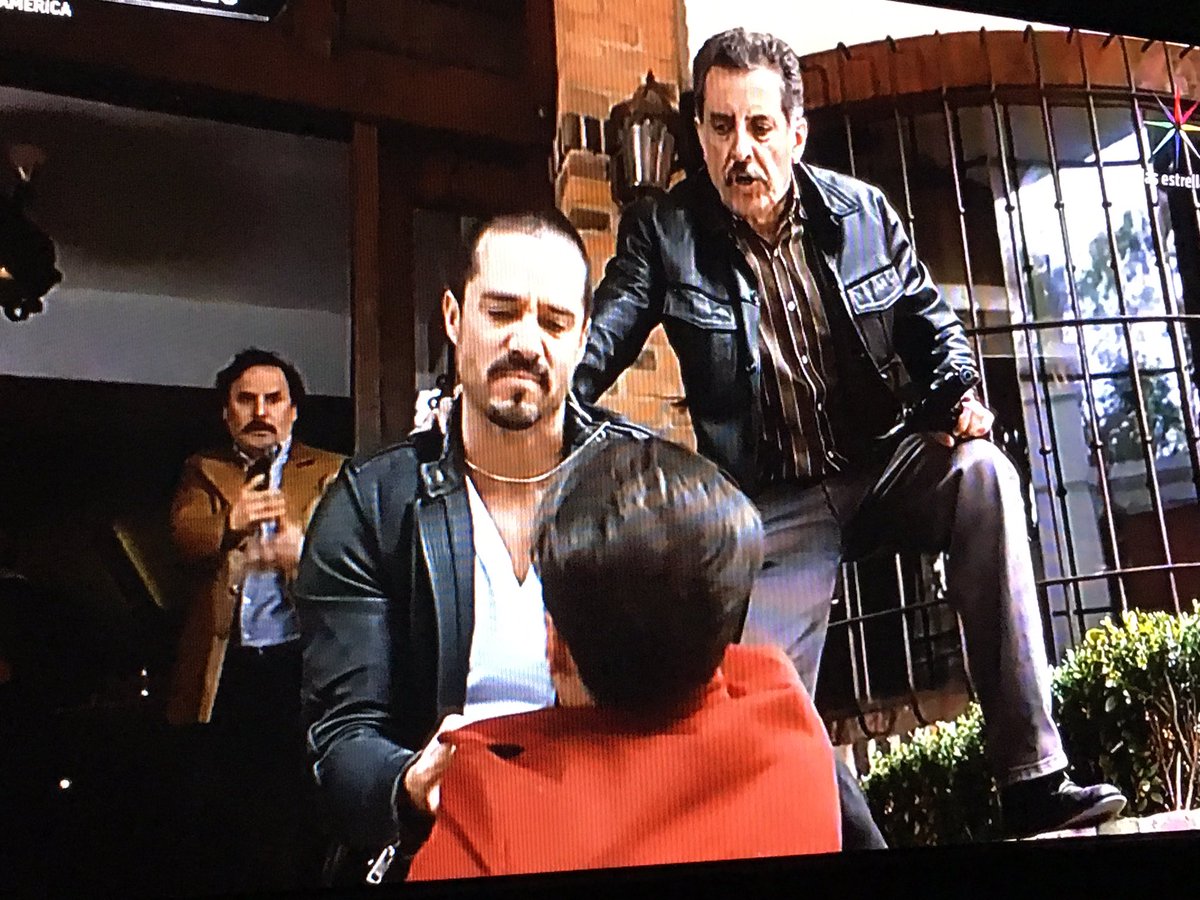 JRU_SLP's tweet photo. #Ringo logró salvar a #Julia de que #Diego se la llevara @JoseRon3 @jorgepoza @torresmariana #FinalRingo https://t.co/G2jaLgWFix