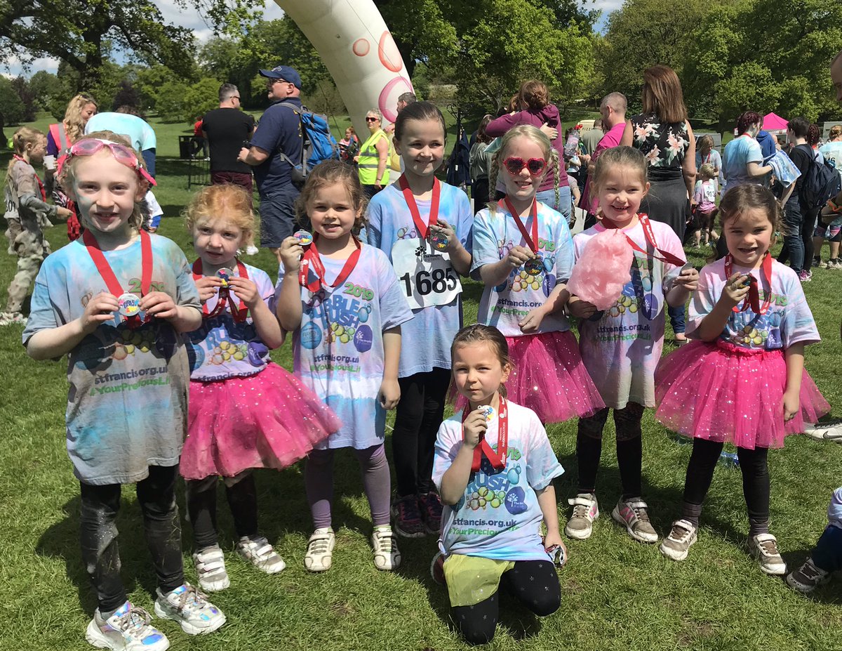 hannahlswinton's tweet photo. 2Dahl girls you smashed it!! Congratulations on completing the 5k Bubble Run today &amp; raising over £500 for charity! #proudmummies #abbotspics #BubbleRush2019 @Hospicstfrancis @AbbotsPrimary @mrs_harris2008 @Mrs_Alce https://t.co/NqrBfoZOMY