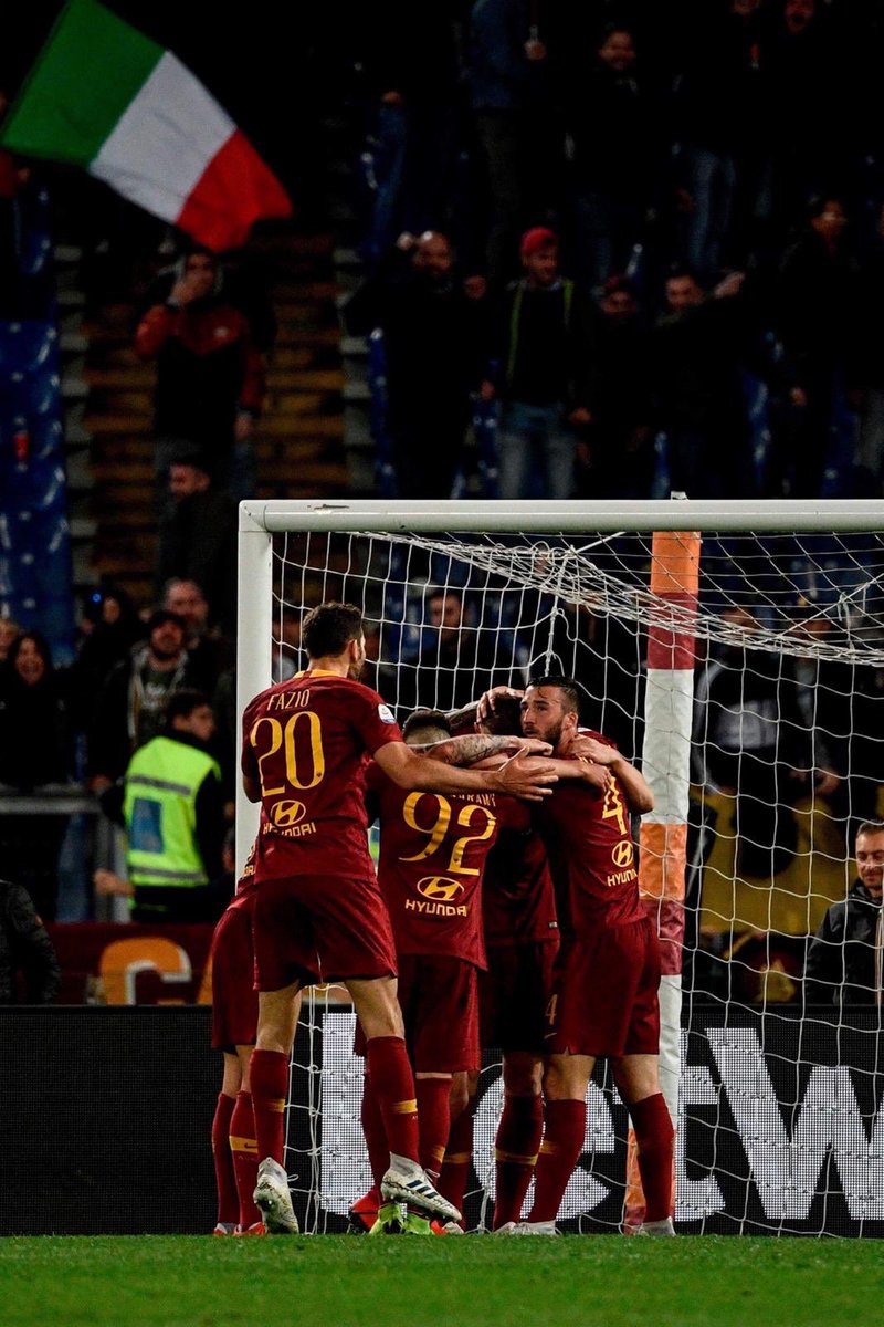 Questa squadra non si arrende, mai. Daje Roma! 💛❤️ #forzaRoma #nevergiveup