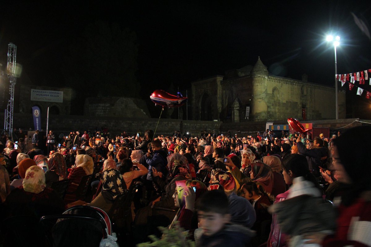 Etkinlik alanlarımız Ramazan’ın bereketi ile dolup taşıyor. Herkesin keyif alacağı ve “Nerede o eski Ramazanlar” demeden Ramazan ayının keyfini ve huzurunu yaşayacağı etkinliklerimiz için hala gelmediyseniz sizleri de bekliyoruz. 😊