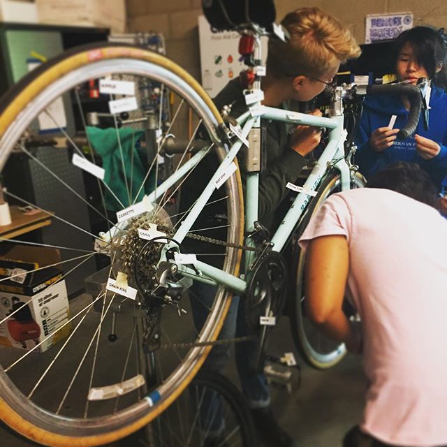 VieCycle's tweet photo. In my last year at @pitzercollege I helped some friends from @scrippscollege start up a student run #bikeprogram in the basement if the @tiernanfieldhouse . Eight years later I’m back at in #Claremont leading a bike workshop for women at Scripps. They’ve got a new space with… https://t.co/lRD4Ii9sJ4