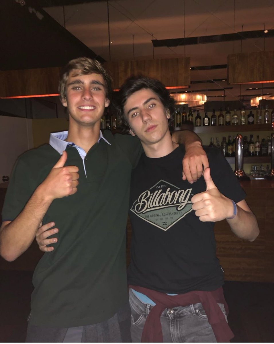 Alex8Caires's tweet photo. Valeu pessoal 🥳 #aos18 #teamcona #rabiça https://t.co/VIkyQrVjh9