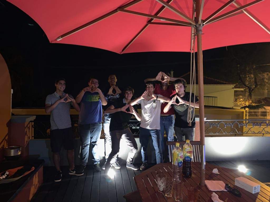 Alex8Caires's tweet photo. Valeu pessoal 🥳 #aos18 #teamcona #rabiça https://t.co/VIkyQrVjh9