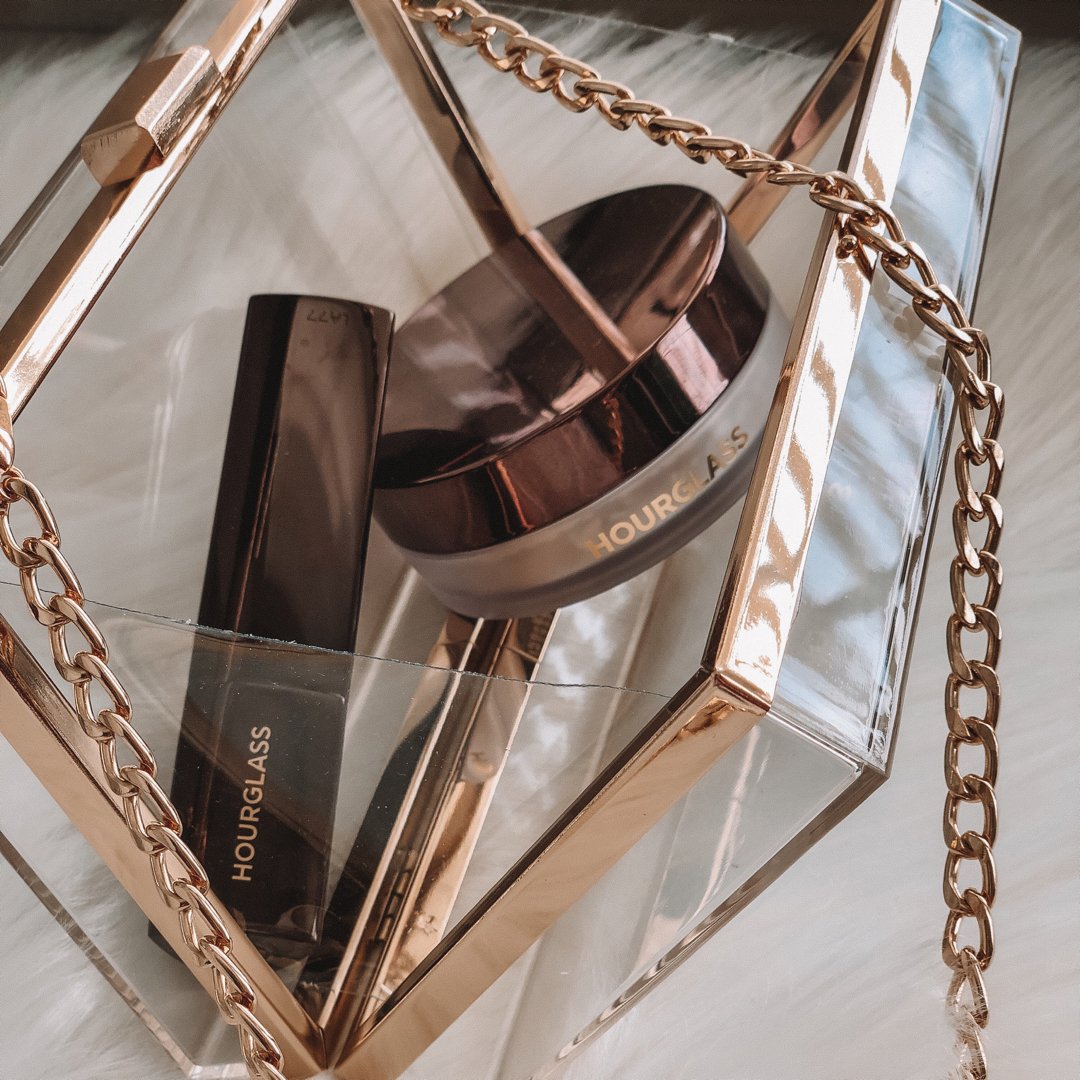 maryworewhat's tweet photo. 🤤🤤 @Influenster @hourglasscosmetcs #VanishStickFoundation #VeilSettingPowder #complimentary https://t.co/JtXeDegJ3M