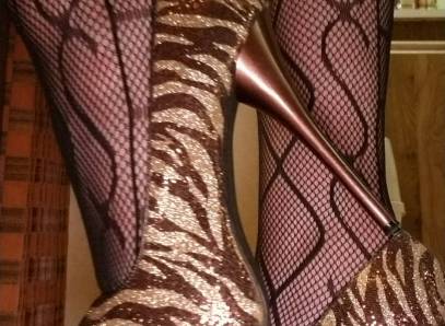 Heels anyone @iwantclips https://t.co/XtOZ7X3hk4 https://t.co/SyWa8eVOXI