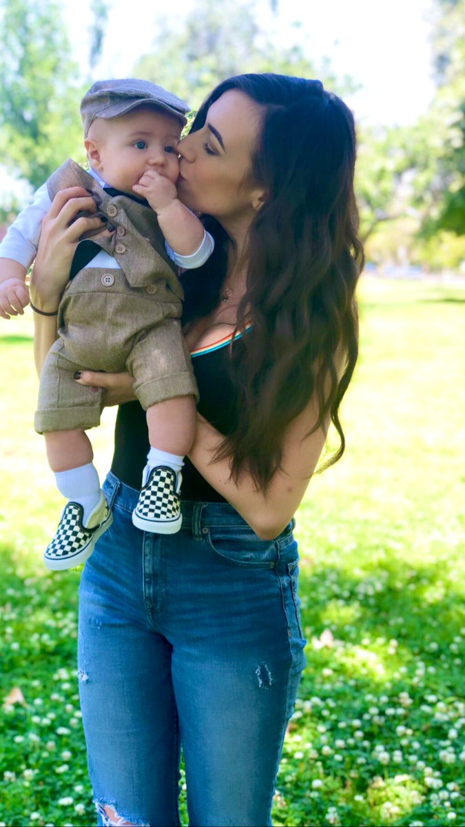 ColleenB123's tweet photo. i was pregnant on mother’s day last year and now i have a 5 month old baby. craziest year of my life and i wouldn’t have it any other way 💕 https://t.co/OTBYpdygk8 https://t.co/ld5hJE2yv3