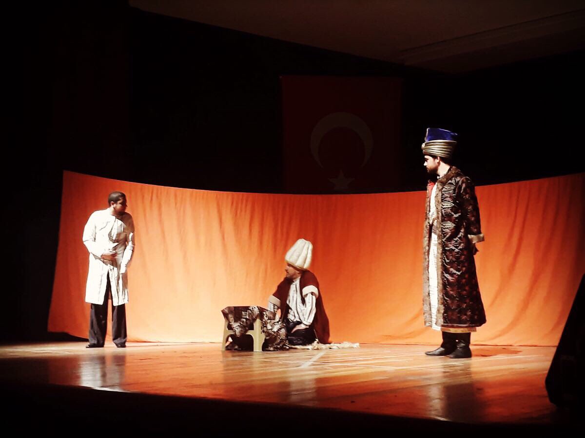 Ülkü Ocakları Eğitim Ve Kültür Vakfı Genel Merkezimizin Hazırlamış olduğu İstanbul’un Fethi konulu “HER BİZANS’A BİR FATİH” isimli tiyatro oyunumuz İzmir İlimizde sahnelenmiştir. Bu güzel etkinliğin gerçekleşmesinde katkısı olan bütün ülküdaşlarıma teşekkür ediyorum.