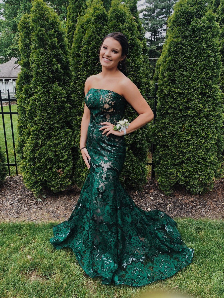 brockwellaudrey's tweet photo. last one best one #prom2k18 https://t.co/pw1YxOdN7q