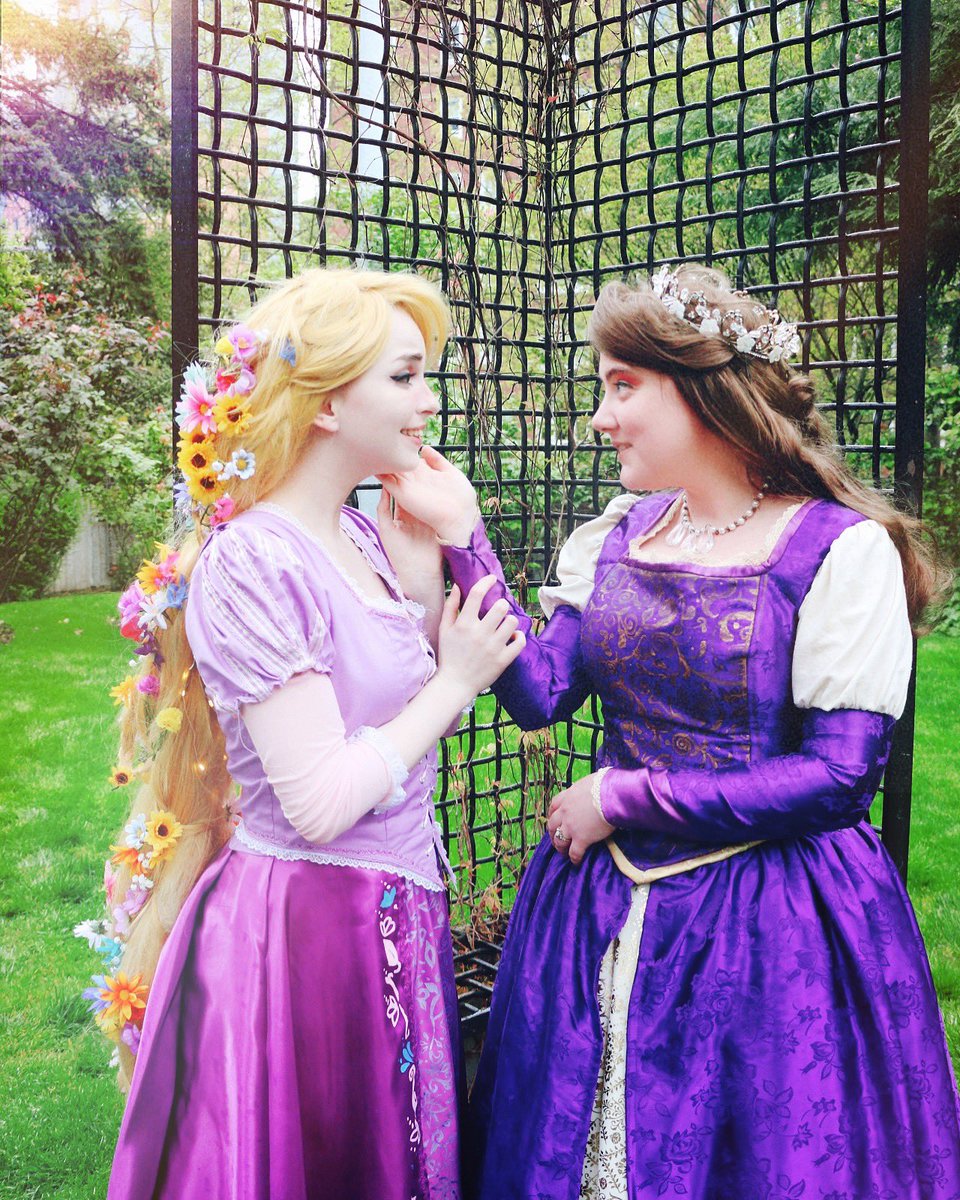 Queen Arianna owns my whole heart, okay? She loves Punzie so much and it  makes me Emotional. 😭 #tangledcosplay #TangledTheSeries, image size:960x1200