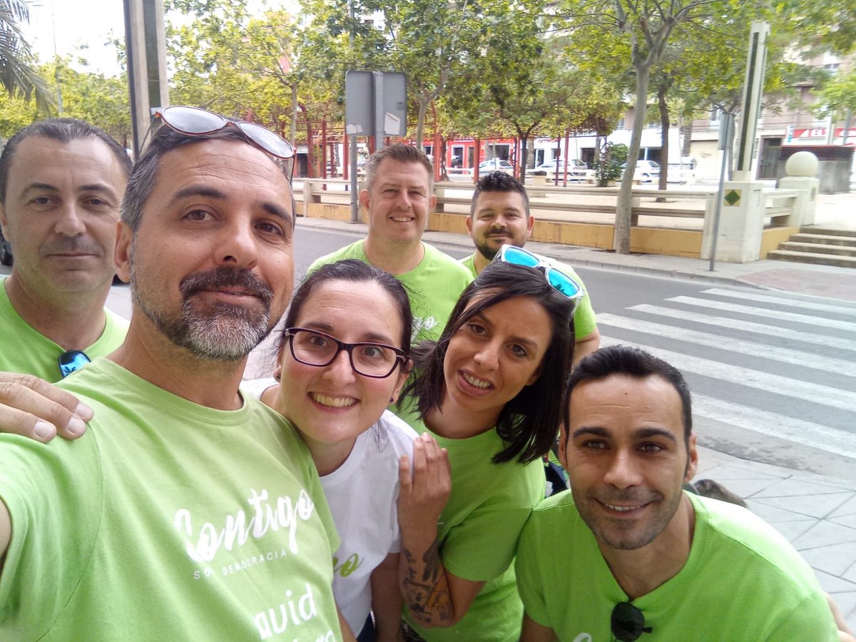 CaballeroElche's tweet photo. 💚Continuamos en cada calle, cada barrio y cada pedanía de #Elche.

6 años ya a vuestro lado, solucionado los problemas reales de los ilicitanos.

#NosApasionaElche 💚 #ElcheLoPrimero💚 #VotaContigo https://t.co/jWmDmD9PCf