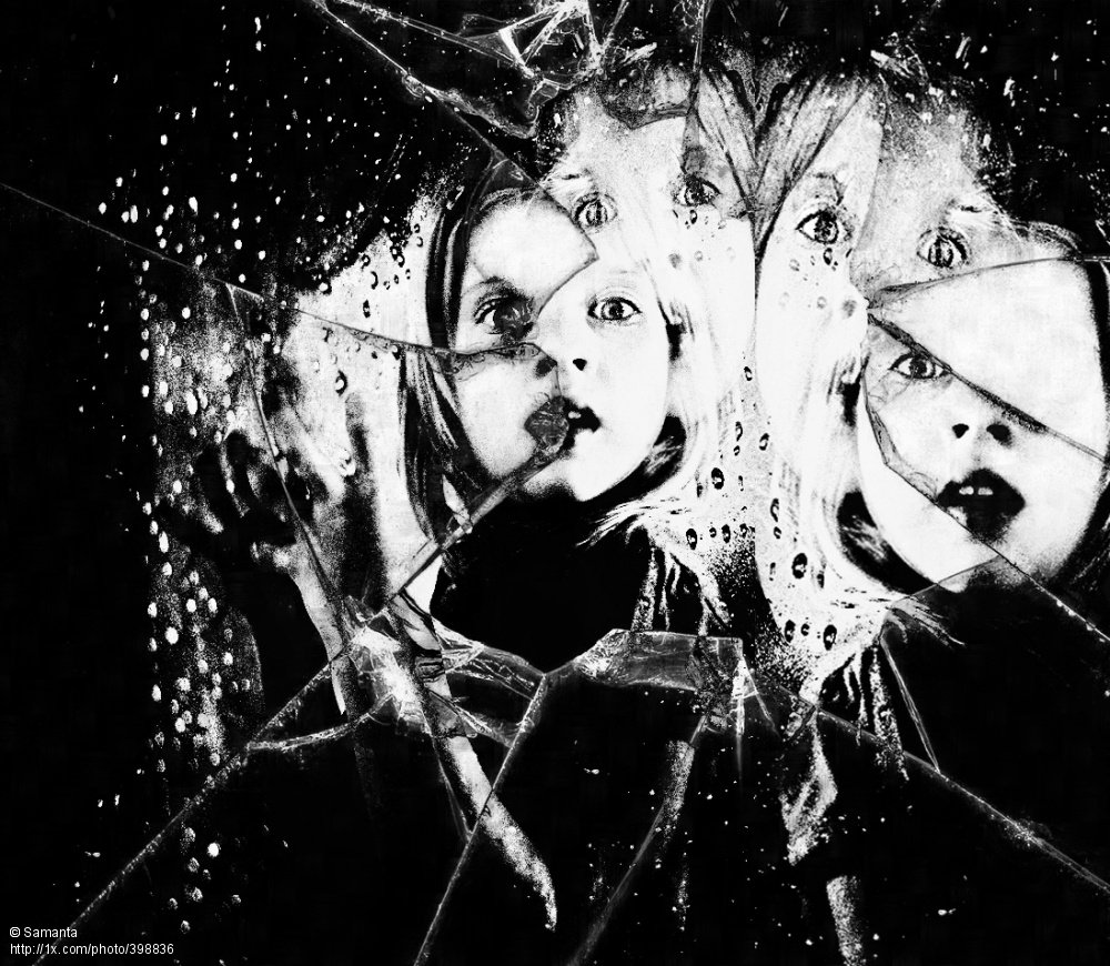 1x_com's tweet photo. Article written by Editor Wicher Bos about his personal view on images making the viewers feeling a bit 'UNCOMFORTABLE' or even scared.  https://t.co/u7nIOvUust #fear #scary #gallery #1XMagazine. https://t.co/AfaBIy0gg7