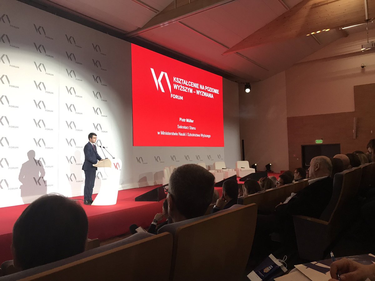 Rusajczyk's tweet photo. Rozpoczynamy @KongresNauki #NKNForum dot.kształcenia. 
Już na etapie otwarcia padło wiele ważnych słów.Przed chwilą przemawiał @Jaroslaw_Gowin i @d_lezanski, a teraz @PiotrMuller mówi na temat wagi udziału studentów w ocenie nauczycieli akademickich.

@NAUKA_GOV_PL @psrporgpl https://t.co/8U6XmWckdW