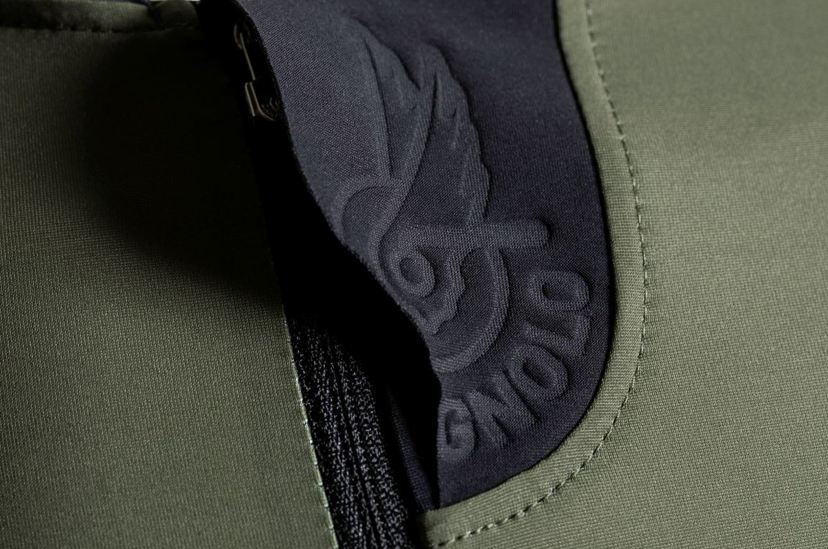 Details matter...and the new Spring/Summer '19 collection has all the details covered. Check out all the details on the Campagnolo e-store

campagnolo.com/WW/en/store/me…