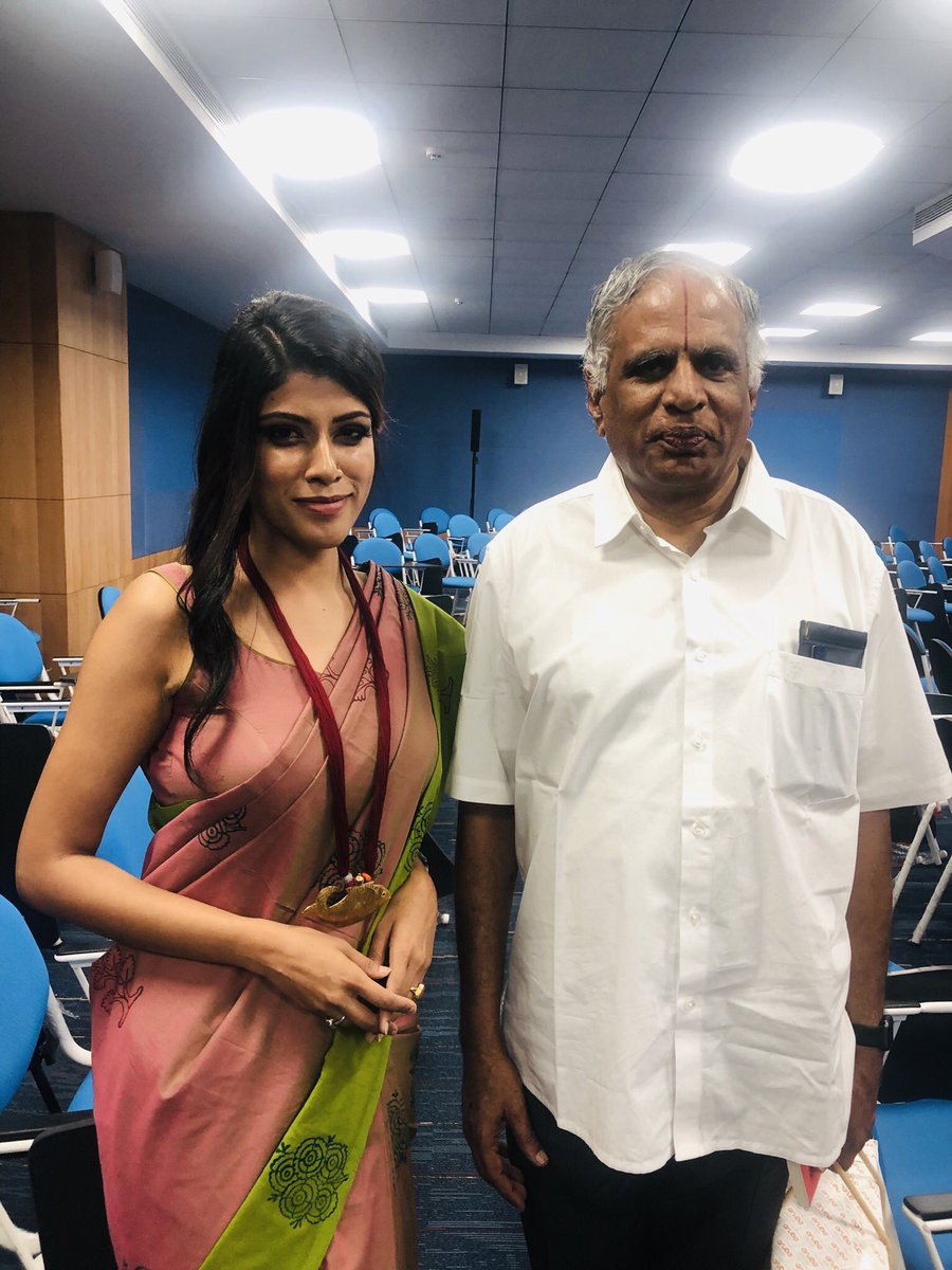 iambeingshikha's tweet photo. Hosting #NetworkUniversity for @ArubaAPAC for 2.5 days gave me an access to enter portals of @IIITB_official This workstation felt 'technologically' rejuvenating! Hail your leadership Prof @SSadagopan ππ« Thanks for inspiring us with your demeanor and knowledge! https://t.co/R3iLkzhtCd