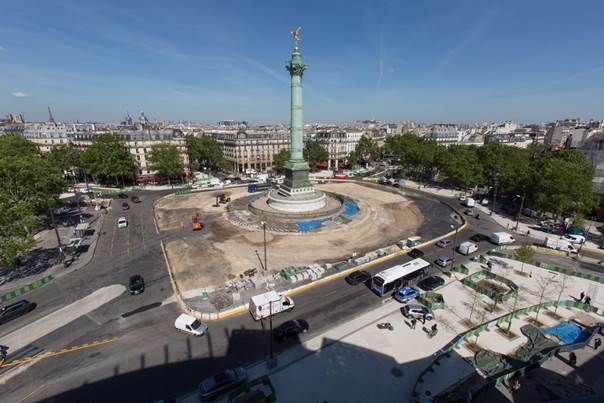 La place de la Bastille poursuit sa métamorphose : les travaux sont maintenant engagés pour aménager le terre-plein central et la future piste cyclable. Le terre-plein sera ouvert sur le canal grâce à une liaison piétonne. #ParisSeTransforme
➕d'infos 👉paris.fr/actualites/bie…