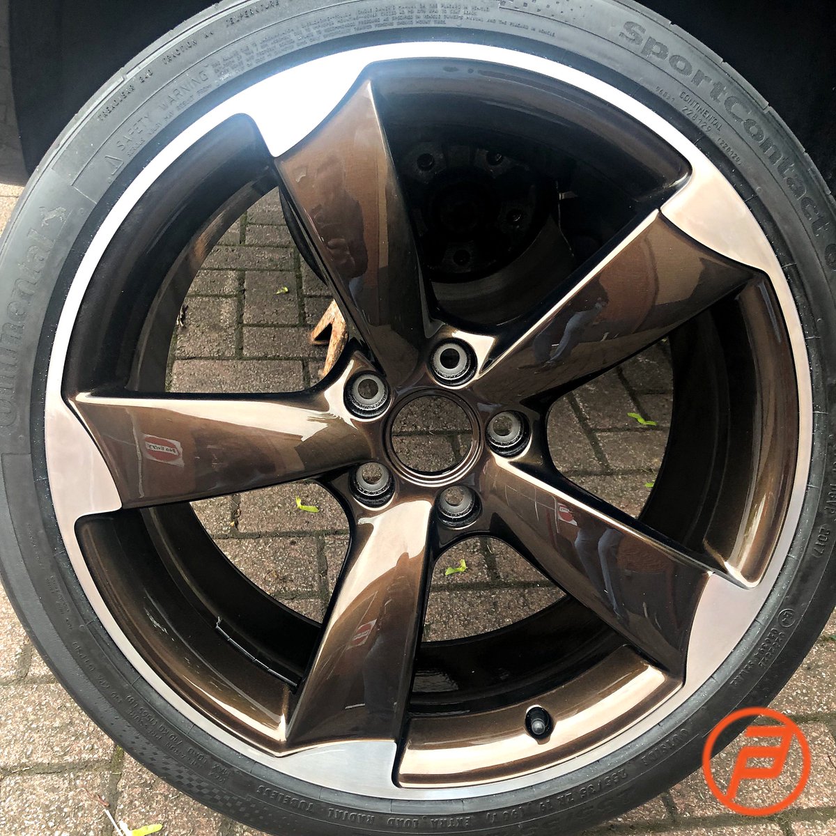 AlloyRefurb's tweet photo. Check these out ๐๐ผ bronze diamond cut Audi alloy ๐ฅ now these will get a few looks ๐๐ฝ#bronze #audialloy #audidiamondcut #motortrade #alloyrefurb #alloywheels #wheelrefurb #wheelrepairs #swindon #wiltshire #alloywheelspraying #powdercoatedwheels #powdercoating #diamondcut https://t.co/6EEjbQh3Mg