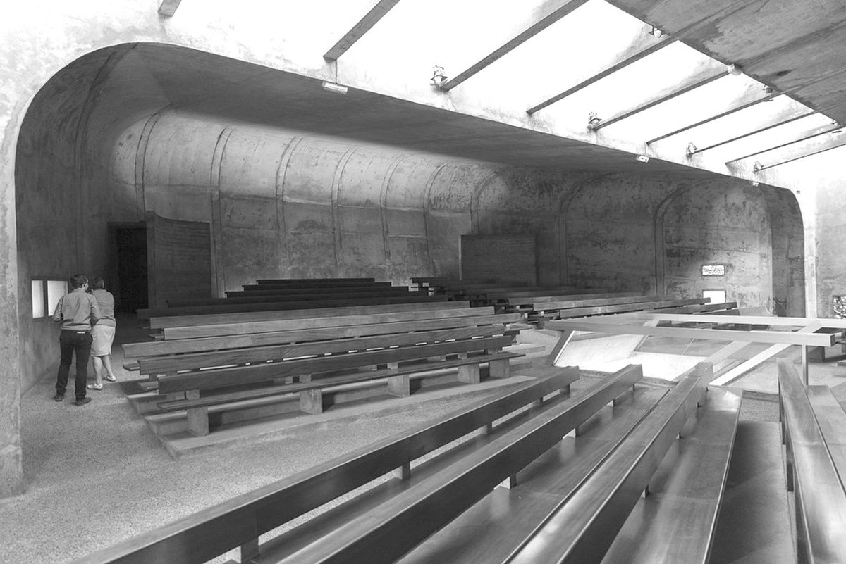 CeliaMendez_'s tweet photo. Iglesia de St. Bernardette, Nevers 1966
Claude Parent y Paul Virilio

(*) "Claude, su Rolls-Royce, su amigo intelectual el Sr. Virilio y su hermosa dama rubia. Los arquitectos ingleses simplemente no tienen ese estilo"  Peter Cook (2006)

#BrutalMonday #ArquitecturaOblicua https://t.co/uGnyfIsN7U