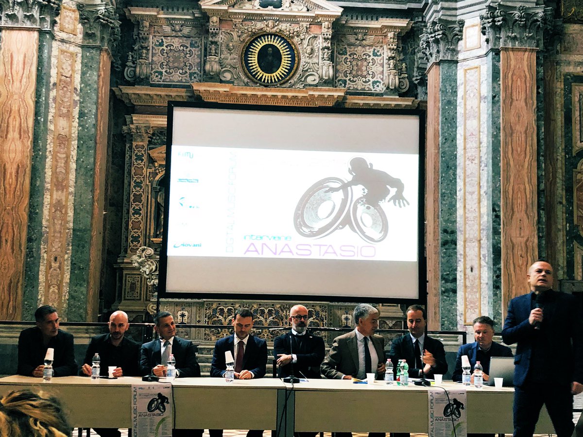 Frances15061609's tweet photo. In occasione del #DigitalMusicForum 
⬇️Incontro del 20/05/2019⬇️
#BitGeneration con @LelloSavonardo  
OSPITE #Anastasio! 🎶
In un luogo speciale⬇️

@F2RadioLab @giovaninapoli  #unina #music #20maggio  
@FIMI_IT @enzomazza @LuigiGallo @Roxannamarino @giovaninapoli @stefconsiglio https://t.co/sim01UPLxE