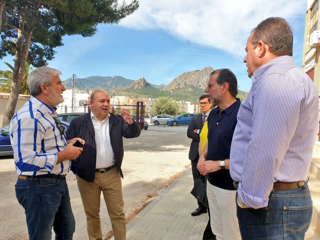 Esta mañana estamos en el Centro del Agricultor de <a href="/aytocieza/">Ayuntamiento de Cieza (Murcia)</a> para informar de las actividades y actuaciones que <a href="/fecoam/">FECOAM Región de Murcia</a> realiza en la sede del municipio con los agricultores de la zona 🍑 #AvanzandoJuntos