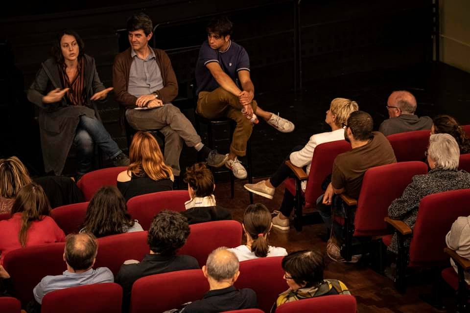 Moltes gràcies <a href="/BartrinaTeatre/">Teatre Bartrina</a> i <a href="/jdescarrega1/">Jaume Descarrega Fon</a> i <a href="/copc_cat/">Ψ Col·legi Oficial de Psicologia de Catalunya</a> per acollir-nos amb <a href="/AkaBcn/">AKA TEATRO</a>  diumenge i per l'interessant col·loqui postfunció amb la companyia. 🔝🔝
#GiraAKA