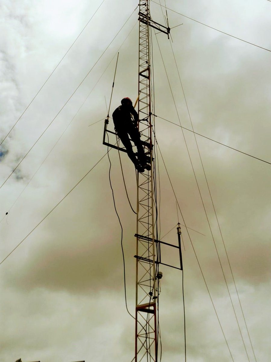 RadioOSG's tweet photo. Estação de #PY5DCP defesa Civil do Paraná, localizada no palácio das Araucárias no centro Cívico Curitiba PR.
Contribuição #PY5LUI Luiz Moro
.
.
.
.
.
#radioamador #hamradio #radioaficion #fema #civildefense #antenna #hamstation https://t.co/9ZYcMuBMQ5