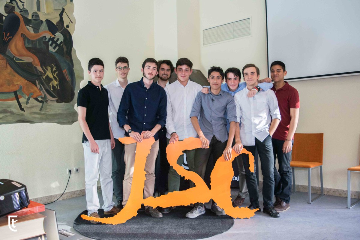 ColegioTajamar's tweet photo. 👏Muy orgullosos de nuestros Jóvenes Sin Complejos👏
Demostraron durante las nueve ponencias su trabajo de campo,y sus tablas para hablar en público y que bachillerato es un hervidero de inquietudes. Próximamente subiremos a nuestro canal de YouTube sus sesiones. #JSC19 https://t.co/l0BXu4srSR
