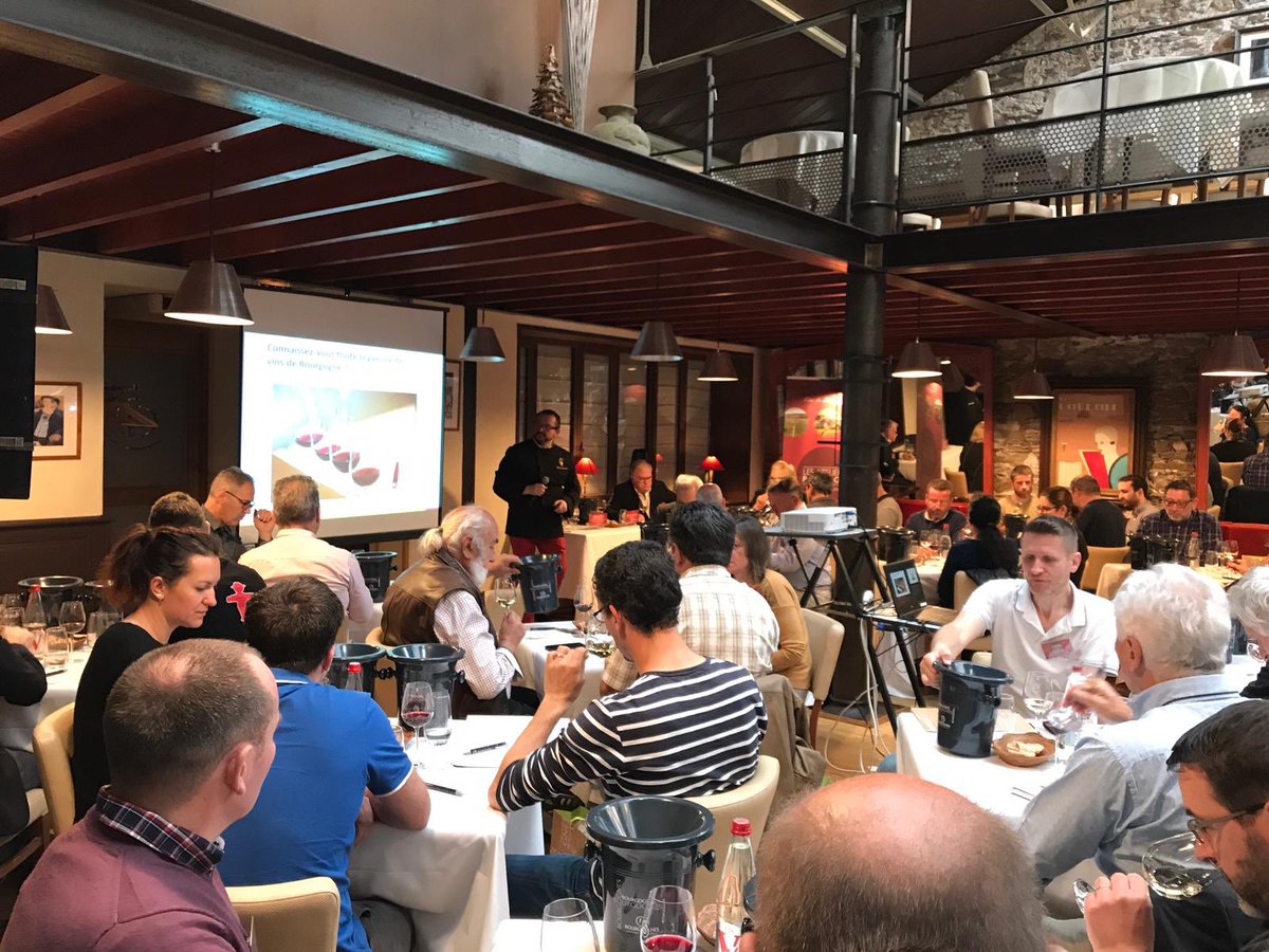 VinsdeBourgogne's tweet photo. Le tour de France continue ! Les #sommeliers #restaurateurs et #cavistes de #Nantes sont réunis pour découvrir une nouvelle gamme de #VinsBourgogne. Découvrez les prochains rendez-vous : https://t.co/uGdtgjtRhc
#BourgognePrestige https://t.co/dfNdJbjDMw