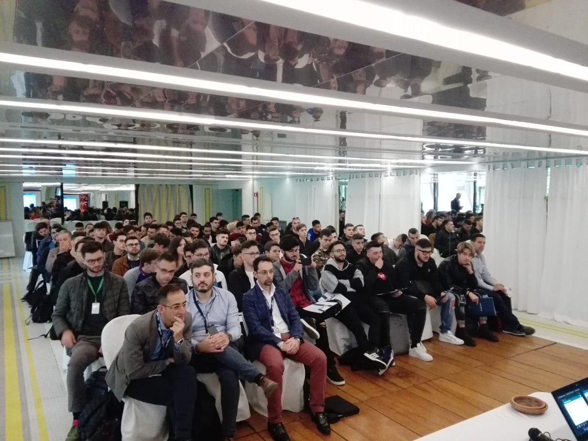 centroELIS's tweet photo. I #Mentor hanno spiegato le sfide e dato tutti i consigli per affrontare al meglio quest'#HackathonYE; i ragazzi possono iniziare a lavorare insieme per dare il meglio! ⚙💡#StayTuned

#AlternanzaScuolaLavoro #SistemaScuolaImpresa #Snam4talent https://t.co/Ytg9yk2ho5