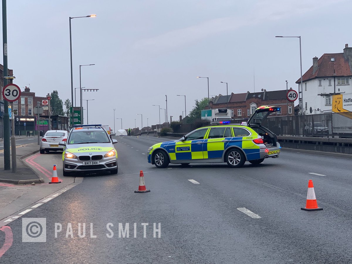 PaulAtVPZ's tweet image. A man in his 40s has died after a hit-and-run in #Neasden, north #London - @metpoliceuk are looking for two cars, believed to be black. Part of the #A406 is closed towards #Wembley. No arrests.  @SWNS