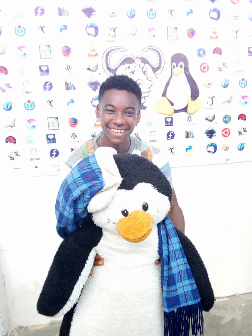 john_prof's tweet image. Encore un ami pour #tux #LinuxPresentationDay