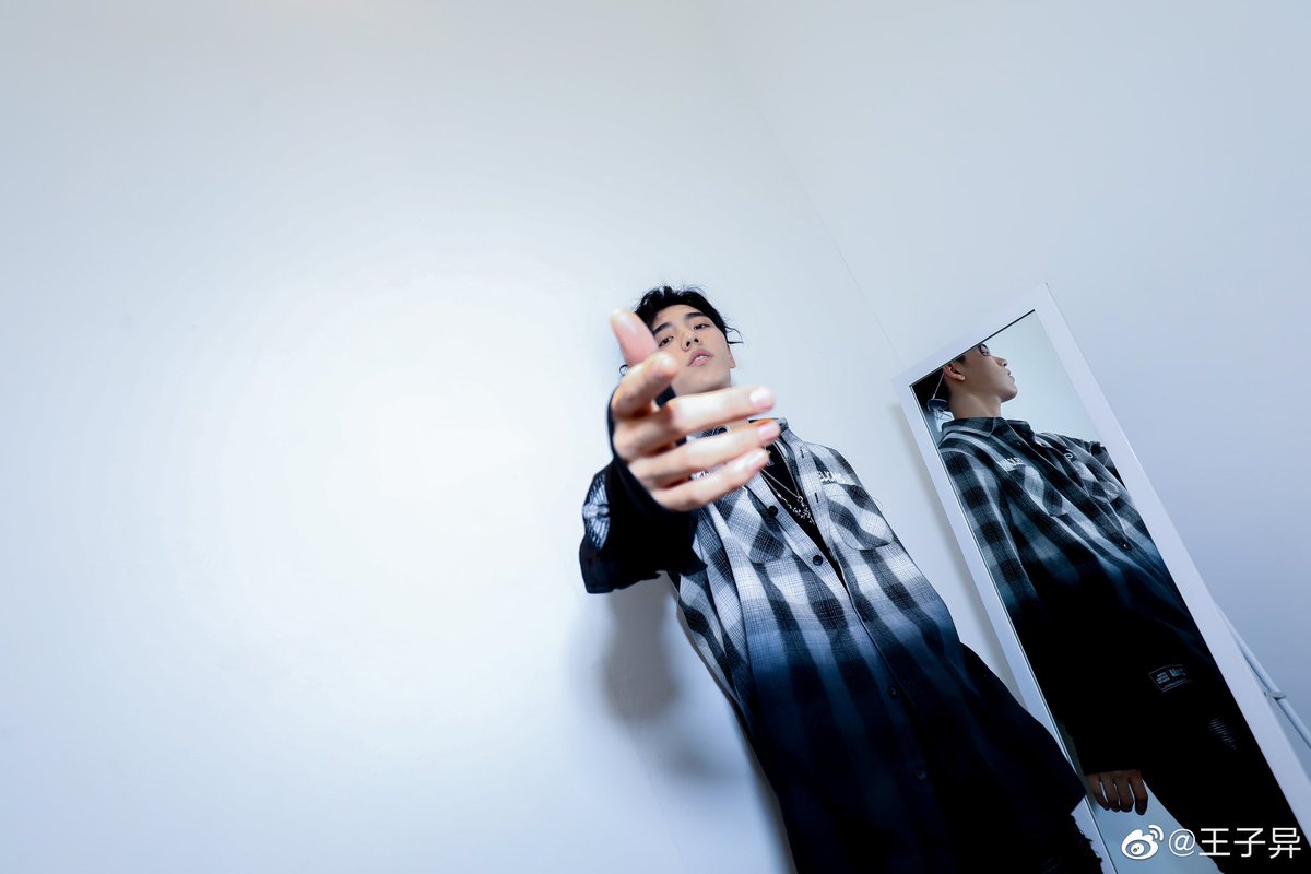 wangziyiupdates's tweet photo. 190519

Ziyi’s Weibo Update

Men in the mirror 

#IdolProducer #偶像练习生
#NinePercent #百分九少年
#WangZiyi #王子异 https://t.co/TKKoxmTp3r