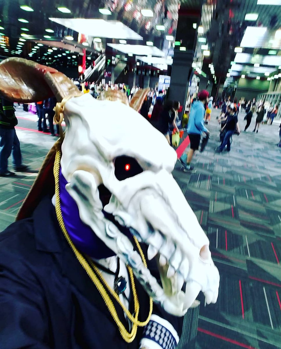 AlexanderVActor's tweet photo. Had an amazing time @animecentral ! My #eliasainsworth costume and new mask went over so great. Met some amazing new people and am growing as a cosplayer. Things were very good this year! #cosplay #theancientmagusbride #ACEN #ACen2019 https://t.co/KrGoulc0q1