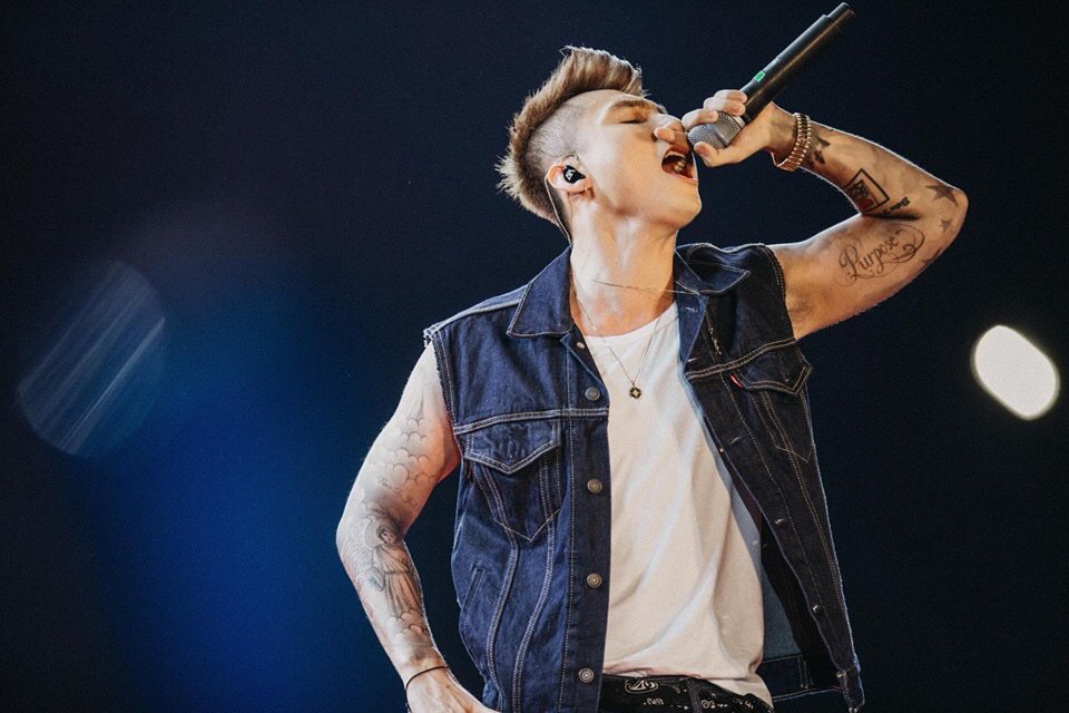 FCSONTUNGMTP's tweet photo. M-TP ON STAGE - LEVI’S 501 DAY IN HA NOI
#sontungmtp #sontungmtp_onstage #mtpentertainment #levis501 #levis #levisvietnam #onstage #sky #mtpshow #mtp2019 https://t.co/MgBmTPOPaK