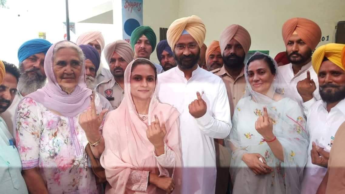 BeesVote's tweet photo. #BeesVoteMeraZimma  राष्ट्र के सैनानी, बीस वोट था इनका ज़िम्मा   @narendramodi  @AmitShah  @AmitShahOffice  @BJP4India @SushmaSwaraj    @BJP4UP @BJP4Meghalaya @myogiadityanath  @rajat74mahajan #NaMoAgain   #MainBhiChowkidar  #Firstvoteformodi https://t.co/WkGfXJ7bJz