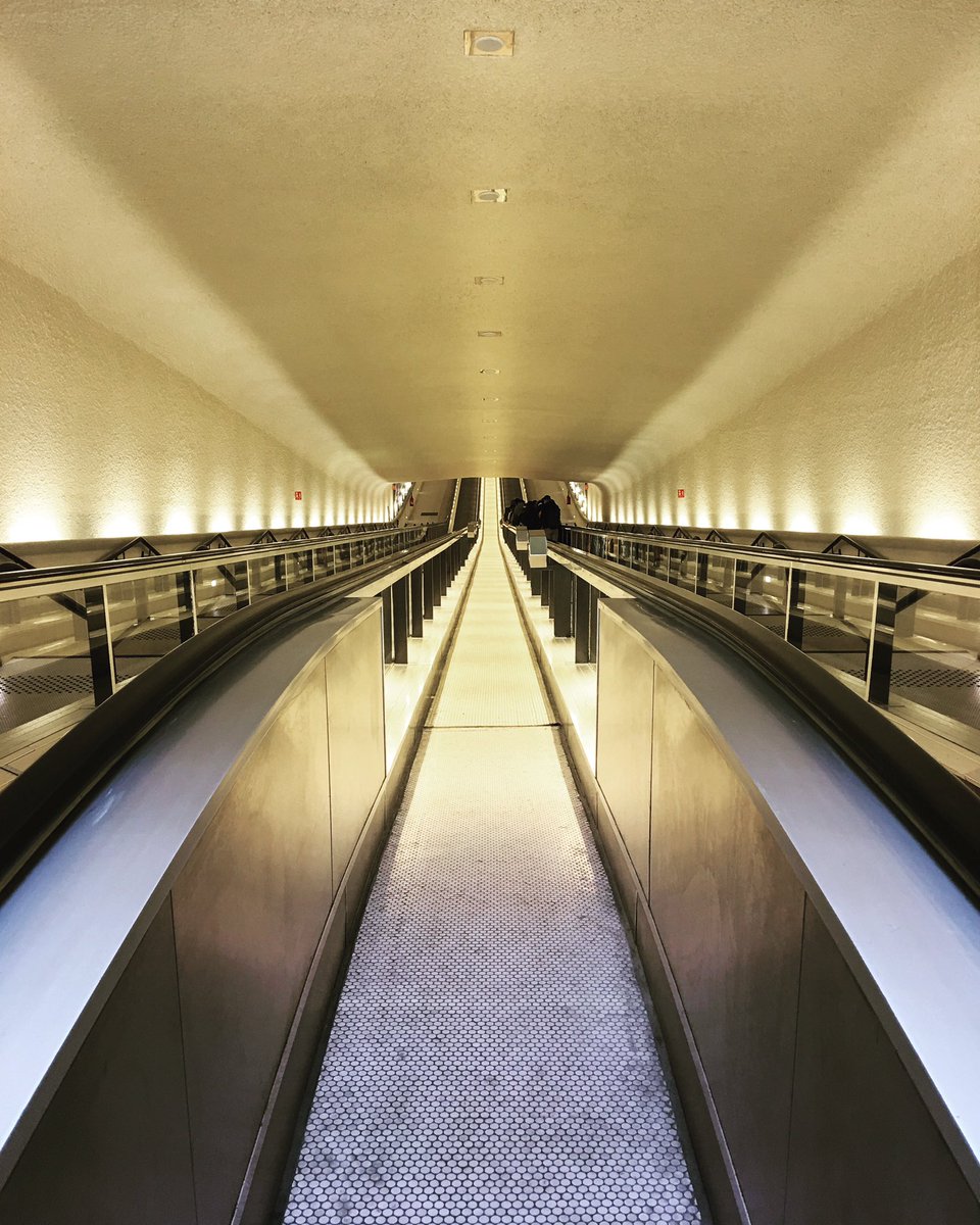 🇫🇷#Paris #France #CharlesDeGaulleAirport #terminal1 
 #structure_bestshots #architecture #geometry #elevator #tinypeople #travel #besttravel #法國 #巴黎 #戴高樂機場 #過境 #フランス ＃パリ #シャルルドゴール空港 #乗り継ぎ