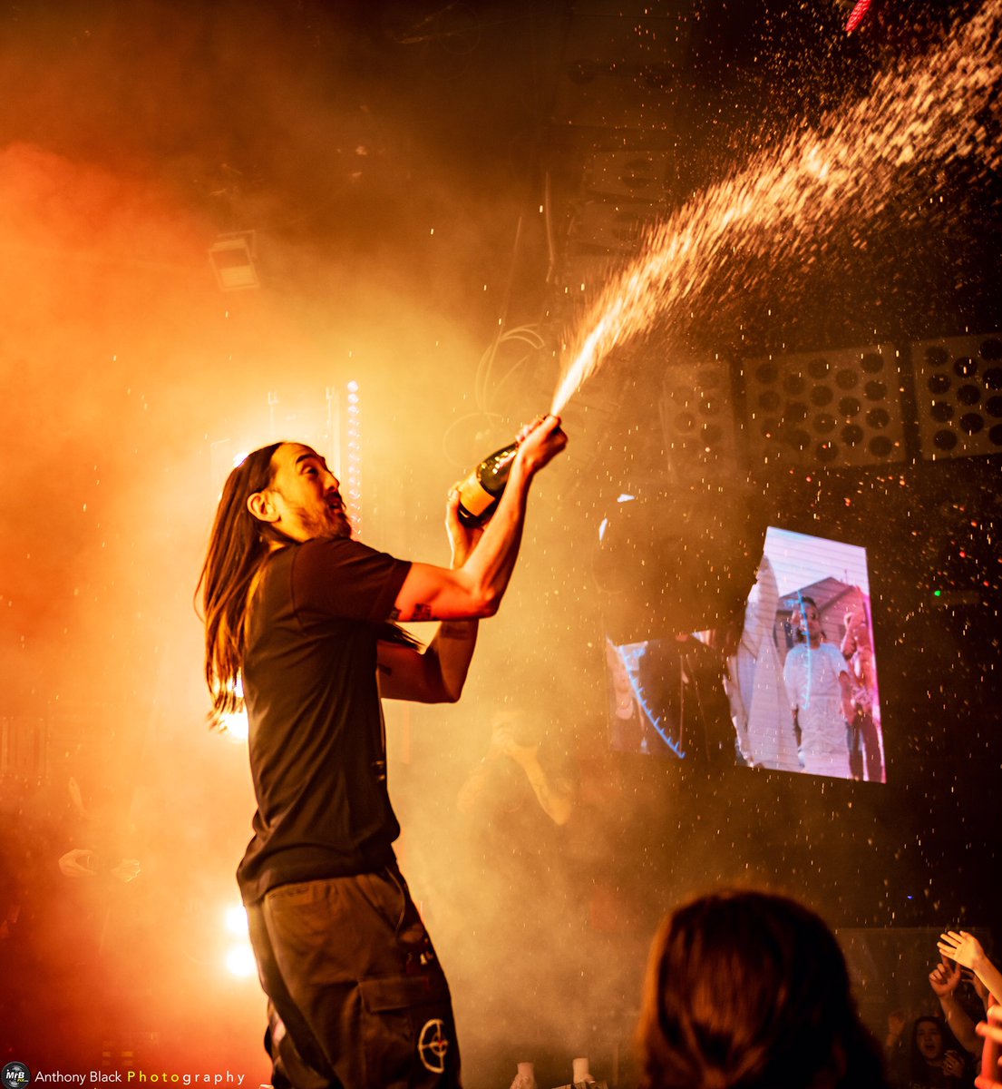 The_MrB's tweet photo. Champagne shower... Pic of the day 2019.. https://t.co/I9BGBLkFUZ Any feedback appreciated #photography #musicphotography #live @steveaoki #neonfuture3 #happydays #nikon #nikonphotography @UKNikon https://t.co/FFVdrgUV8U