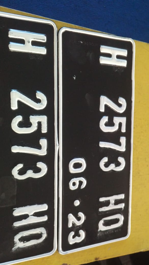 BonggaBL's tweet photo. @JatengPos Dan plat nomor yg diberikan terlihat berantakan. Untuk biaya ganti plat nomor sudah include di kasir sebesar Rp 160.000
Masak dapatnya material daur ulang ? Mohon pencerahan dan kebijaksanaan pihak terkait.
Terima kasih. https://t.co/kzJqIRh3c7