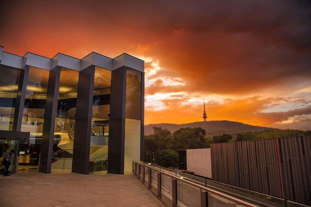 Canberra's tweet photo. The John Curtin School of Medical Research is full of minds as bright as the sky outside. nanairo7716 captured this scene at @ourANU
#WeAreCBR #ourANU #studyCBR https://t.co/rVgcDpRIad