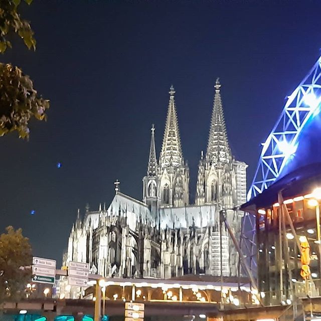 Paomorelli's tweet photo. #köln #cathedral #goodmorning #germany #holiday #love #life #instagood #photooftheday #instagram #monument #our #story https://t.co/z0tsZXzPjh https://t.co/J5VHvkuLuJ