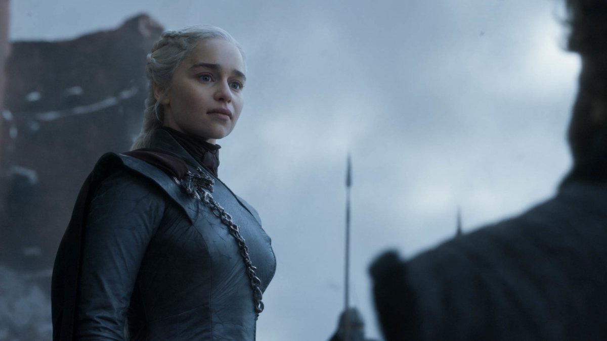 Thrones_Facts's tweet photo. Emilia Clarke stands by #Daenerys &amp; her arc — 'It’s logical. Where else can she go? ... It’s not like she’s suddenly going to go, ‘Okay, I’m gonna put a kettle on &amp; put cookies in the oven ... &amp; pop a few kids out.’ That was never going to happen. She’s a Targaryen'

(via @EW) https://t.co/cnylu6G5C9