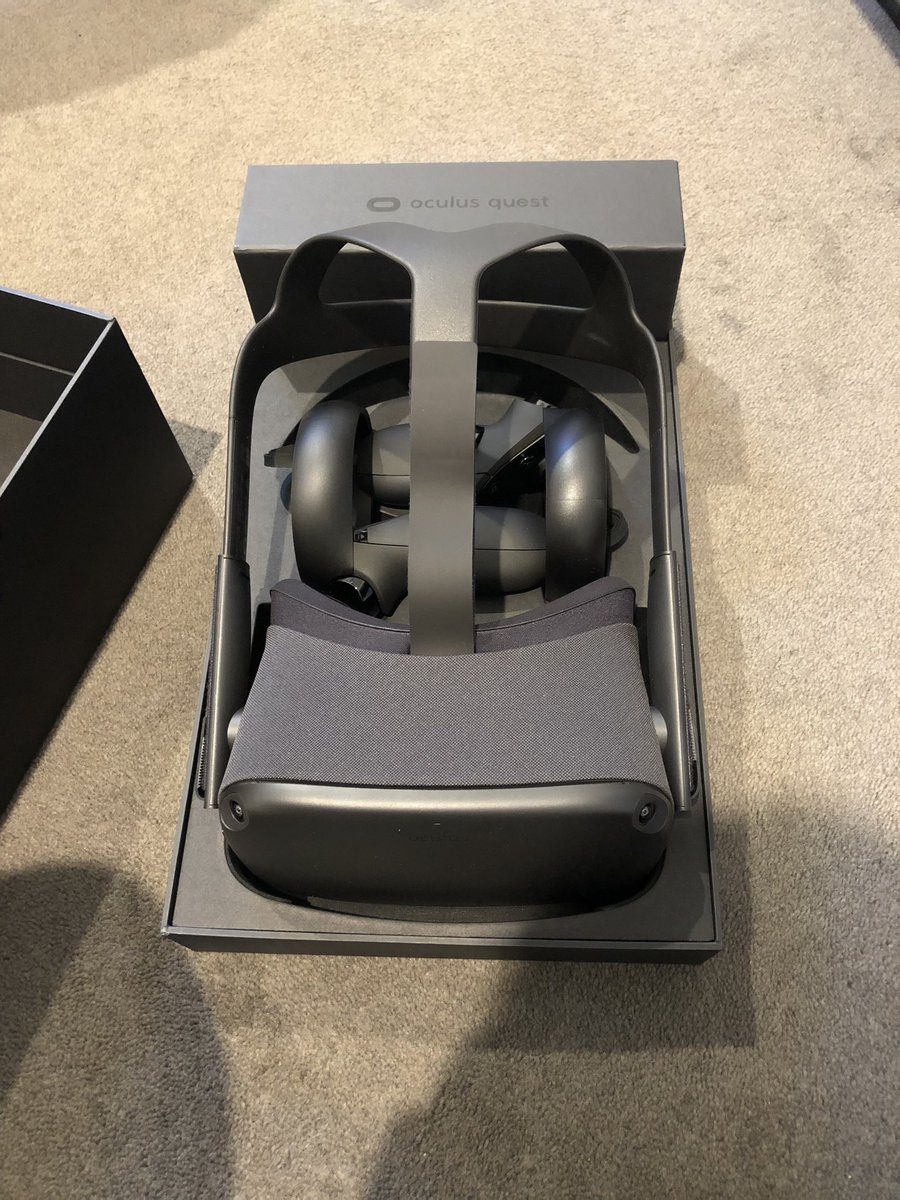 yunhan0's tweet image. My Oculus quest has arrived!! 😊😍