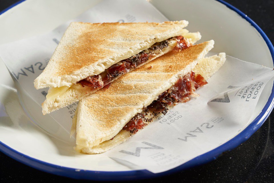 MASFoodLovers's tweet photo. ¿Y si empezaras la semana com un #sandwich como éste?
💯 #MasFoodLover
.
#desayuno #esmorzar #lunch #jamón #jamónibérico #jamóndebellota #pernil #foodporn #masfoodlovers #foodlovers #foodies #foodgram https://t.co/PTStAEseue