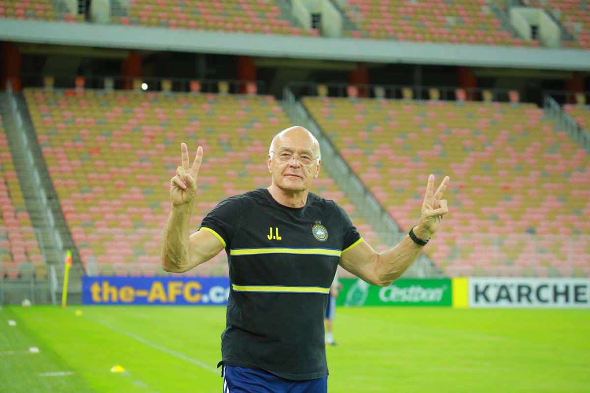 Yosuke 惜しくもグループ敗退となったパフタコール タシケント かつてアヤックスなどで活躍したジョージア人指揮官ショタ アルベラーゼ氏 46 の元 今季は国内リーグで好調を維持していた またショタ氏とは双子のアルチル氏 46 元いわきfc監督の