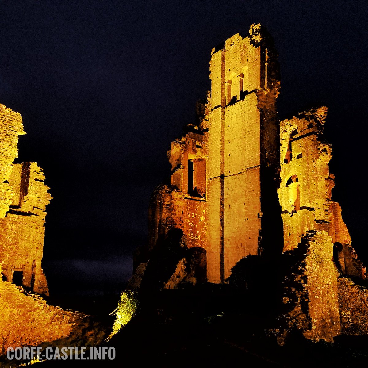 CorfeCastleUK's tweet photo. Corfe Castle lit up during the winter.
.
.
#corfecastle #isleofpurpeck #dorset #castle #nationaltrust https://t.co/Cx1PoZUNi6