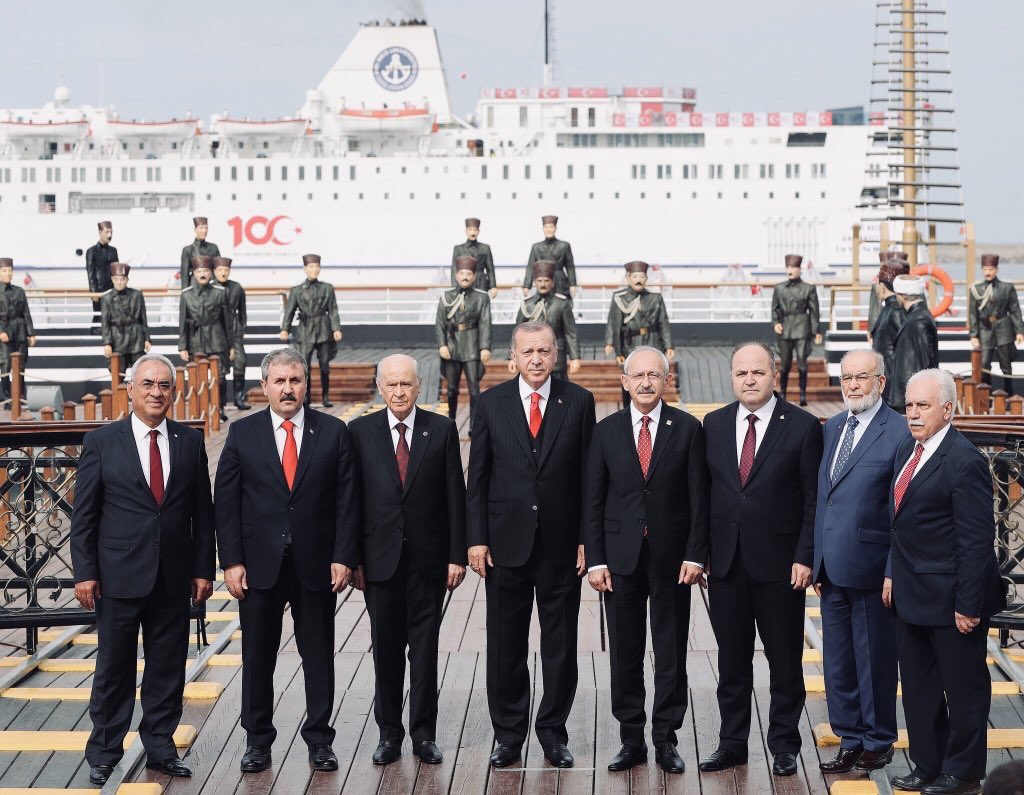 Fotoğraftaki boşluğa 6 milyon vatandaşın oyu sığıyor!