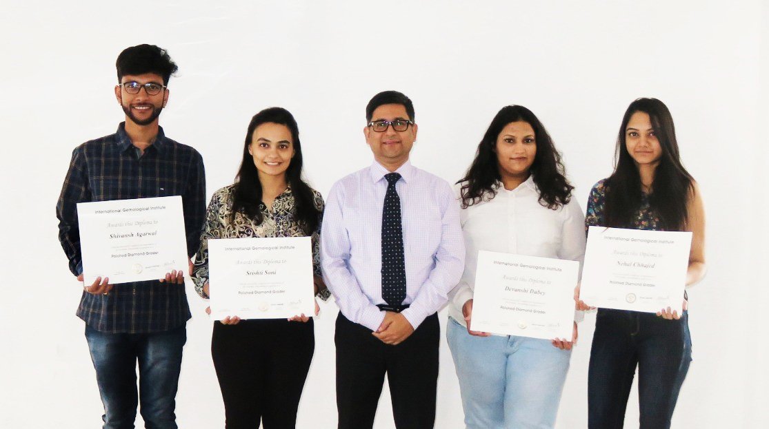 igiworldwide's tweet image. Congratulations to our Polished Diamond Grading
on successfully completing the course - #Indore Batch May 2019.

#IGI #PolishedDiamondGrading #GraduateGemologist #GemologyCourses #Gemologist #Gemology #Students #Education #Courses