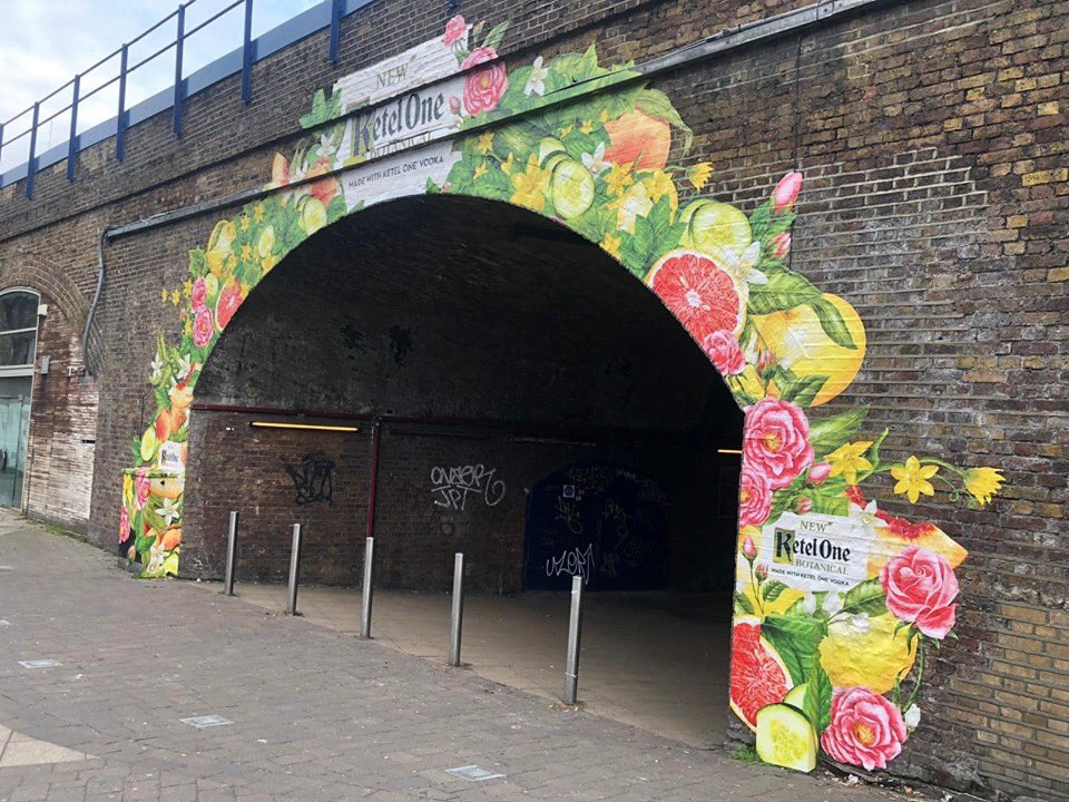 Mark__James's tweet image. When one of the team tries their hand at flower arranging over the weekend down at Waterloo. Great work! @primesight #spritzing @ChrisPrimesight