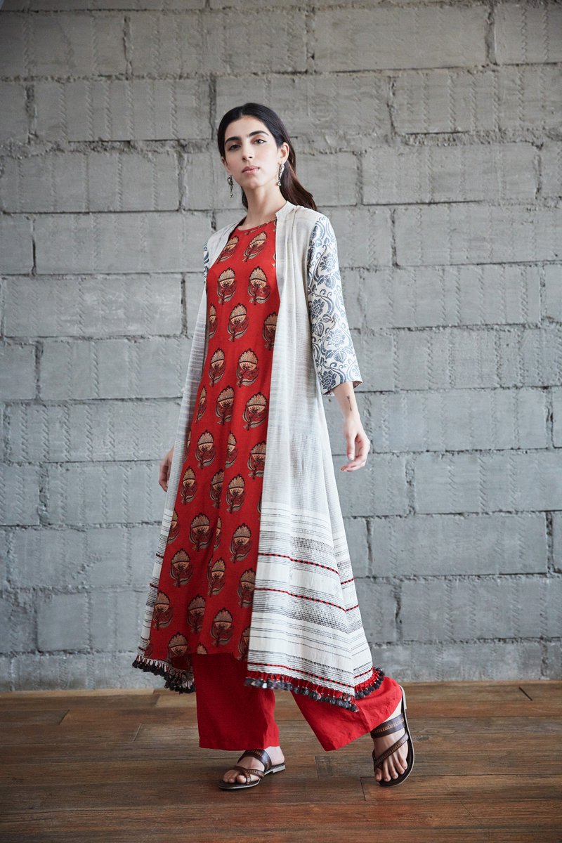 Aza_Fashions's tweet photo. Bold motifs meet ethnic style in an irresistible collection for the festive season by @anushree_92.
Discover the designer's outfits at https://t.co/VP6f0k5Pgv.
#aza #azafashions #labelanushree #contemporary #shopnow #shoponline #festive #shopthelook #shopthepost https://t.co/mQ8NMrEei9