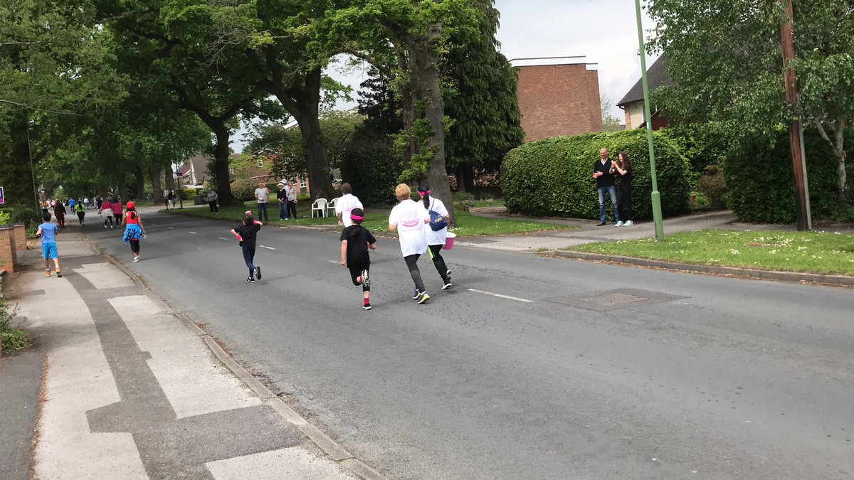 arashg_'s tweet photo. Very proud of my wife and daughters running and raising money for SASSI, the #autism support group in Solihull, on Sunday #knowlefunrun #5K https://t.co/xqnzedOsGp