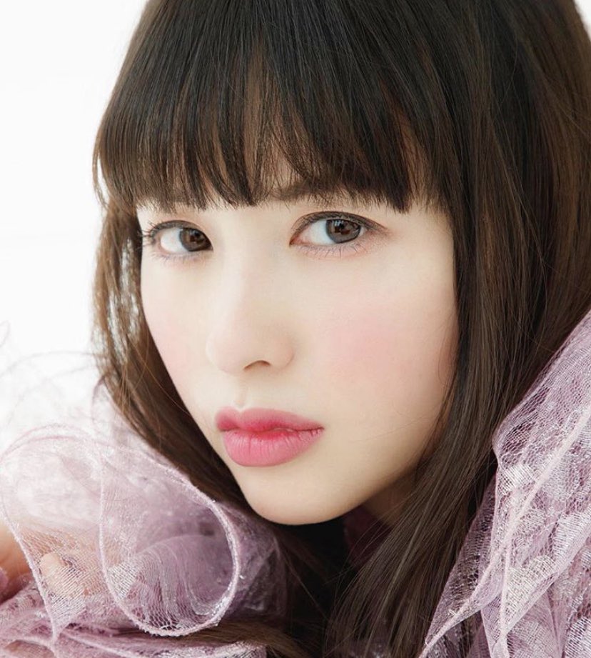 ぱにたん Na Twitteru 涙袋はあった方が可愛いと思ったけど 鈴木えみの涙袋メイクを見たら 無い方が良い場合もあると気づいた